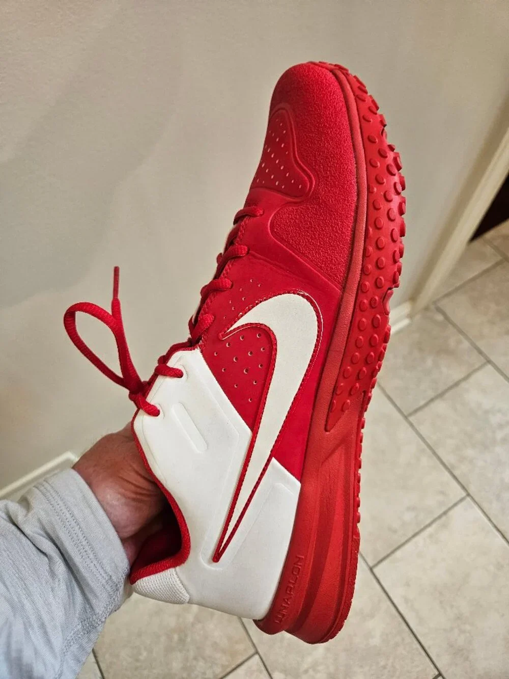 Nike Men's Alpha Huarache Varsity Turf Shoes, Red/White, Sz 13 (A07957-600) - Picture 13 of 16